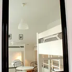 Hostel Sisters